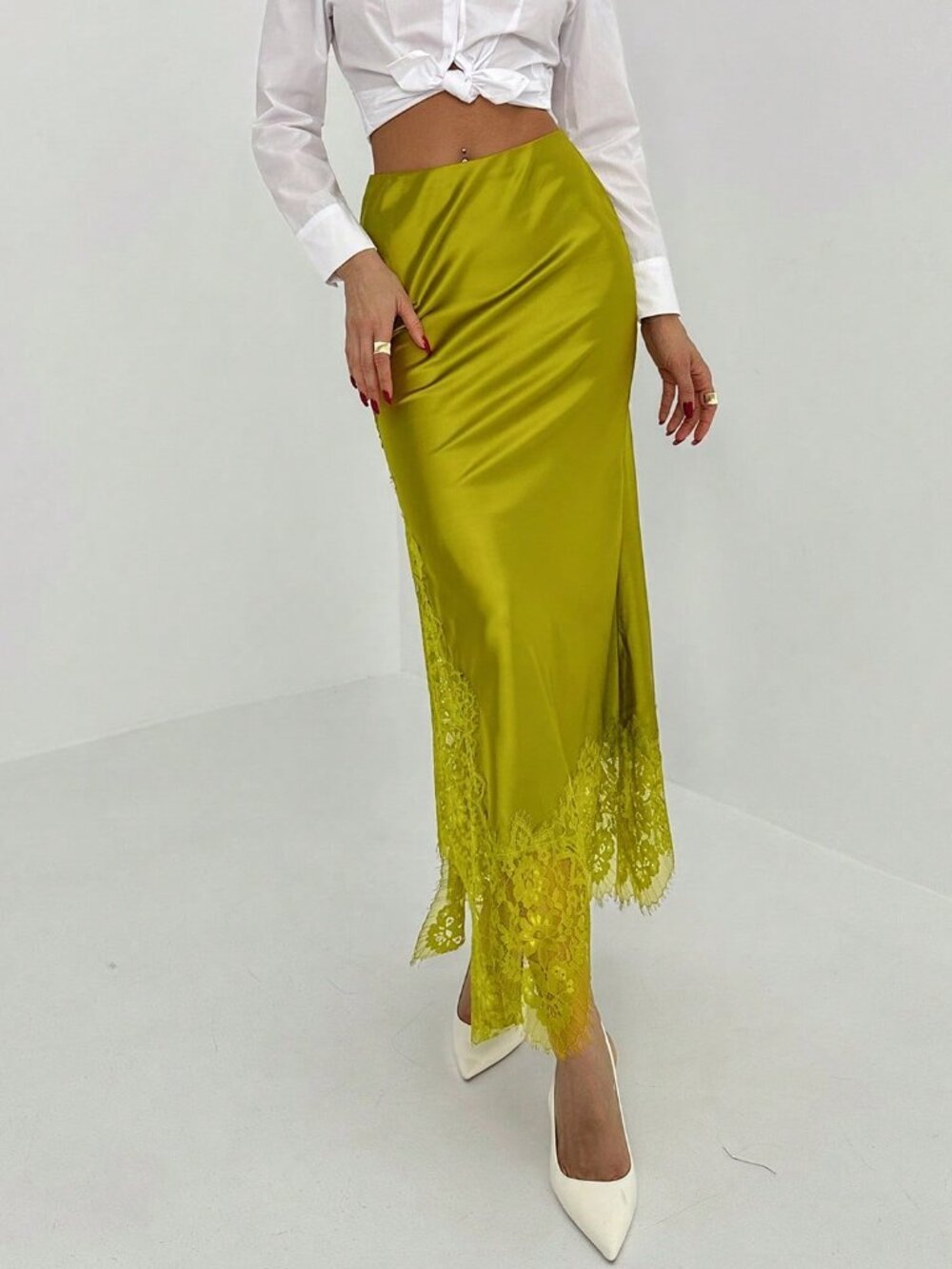 Green Chic Women's Midi Skirt with Lace Trim Side Slit - Picture 3 of 9